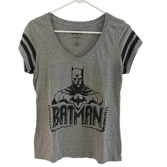 Batman Tee shirt L Large Youth V-Neck Gray‎ Black Batman Graphic Short Sleeve - Picture 3 of 7